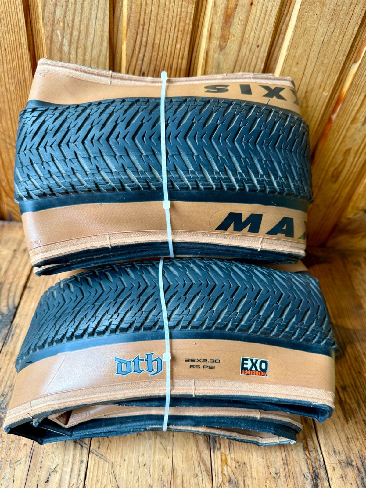 Покрышки Maxxis DTH 26 -складные, кевлар.