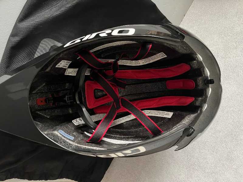 Велосипедный шлем Giro