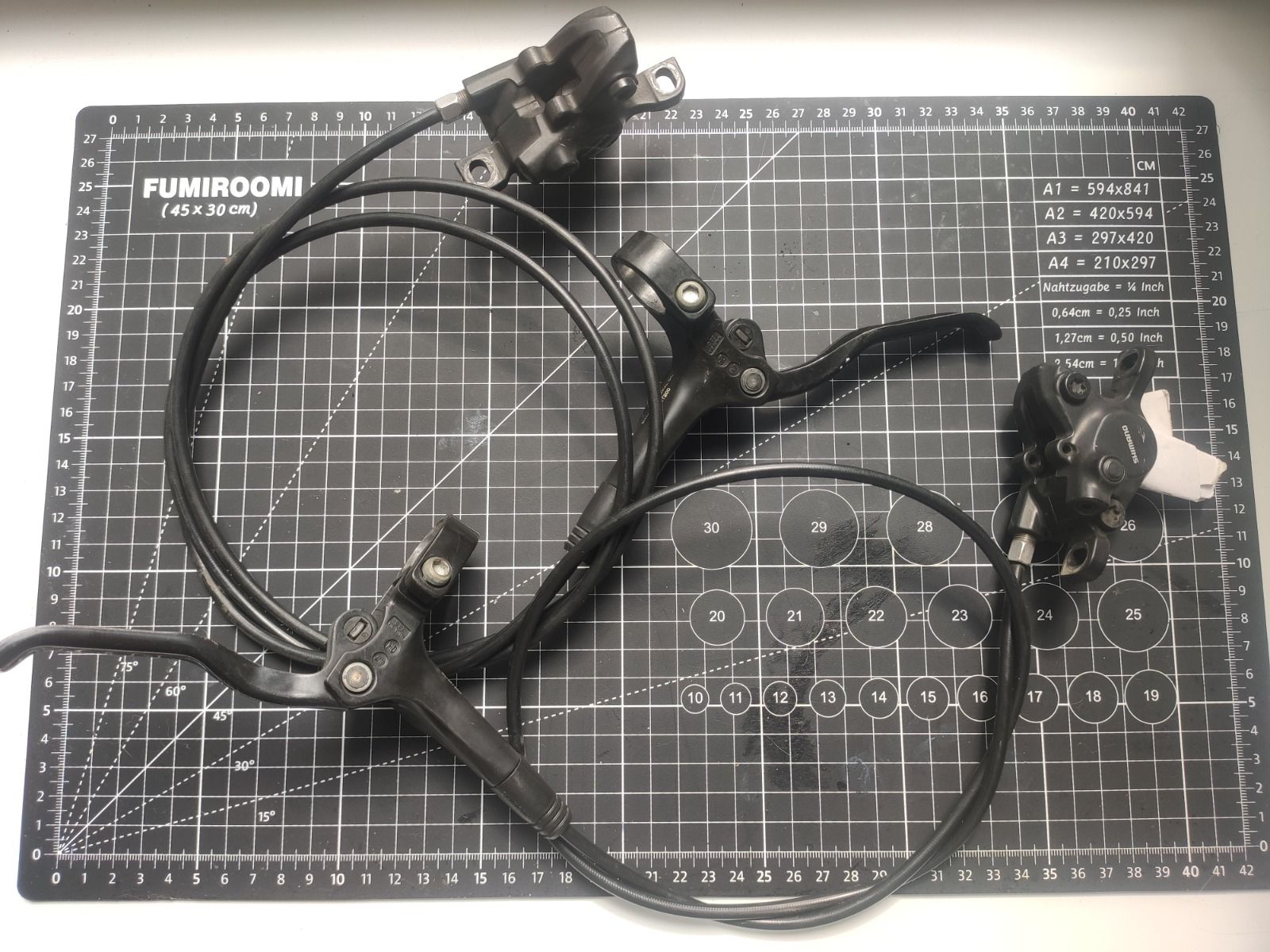 Гидравлические тормоза Shimano MT200