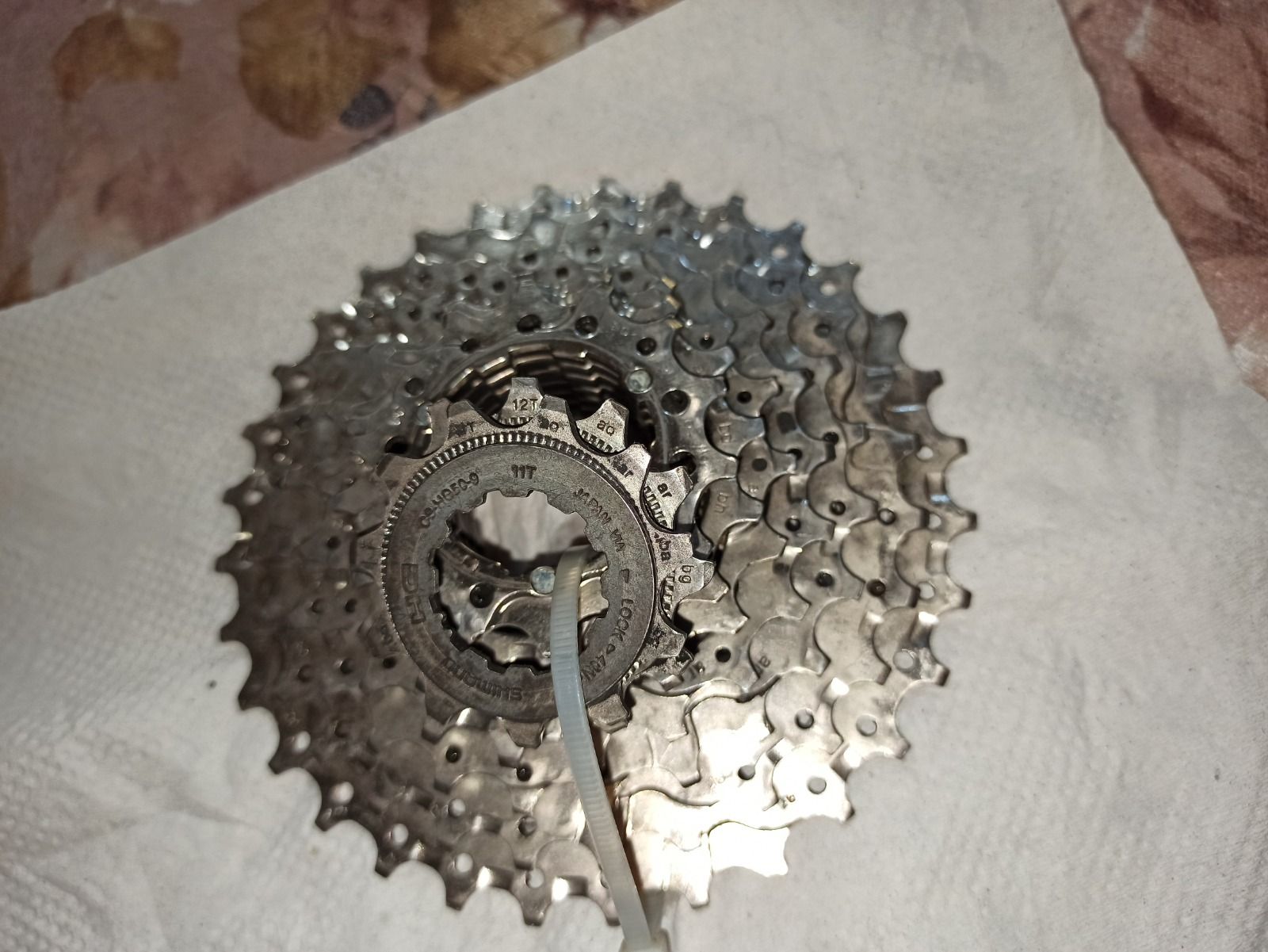 2 Кассеты 9 (ск.) и трещотка 7 (ск.) Shimano.
