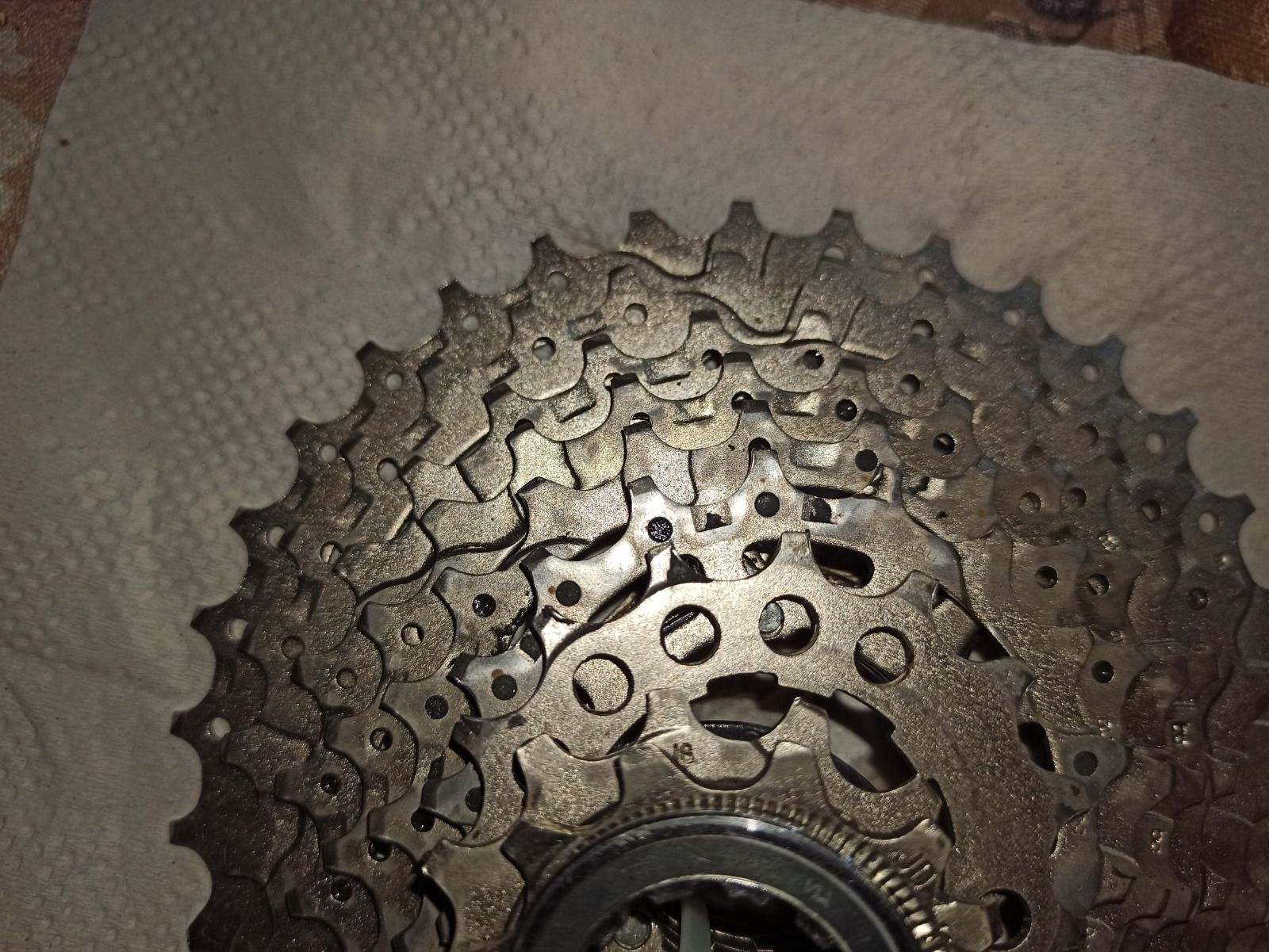 2 Кассеты 9 (ск.) и трещотка 7 (ск.) Shimano.