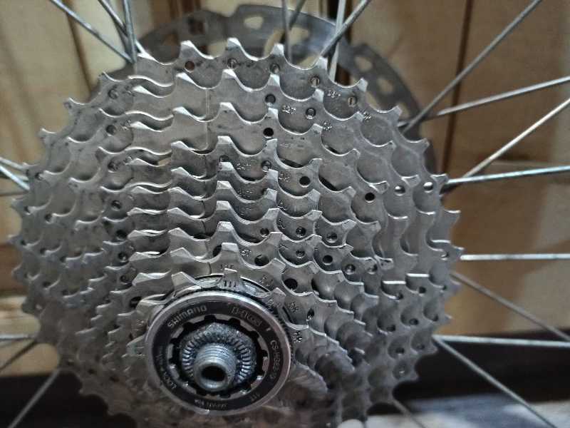 2 Кассеты 10 (ск.) и трещотка 7 (ск.) Shimano.