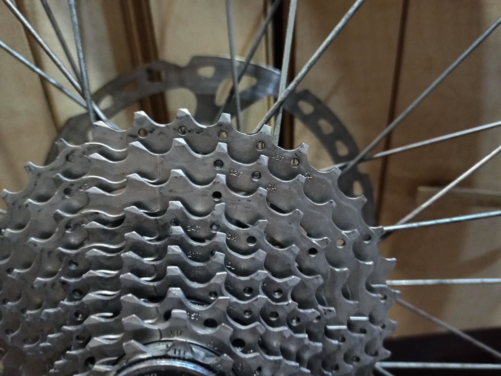 2 Кассеты 10 (ск.) и трещотка 7 (ск.) Shimano.
