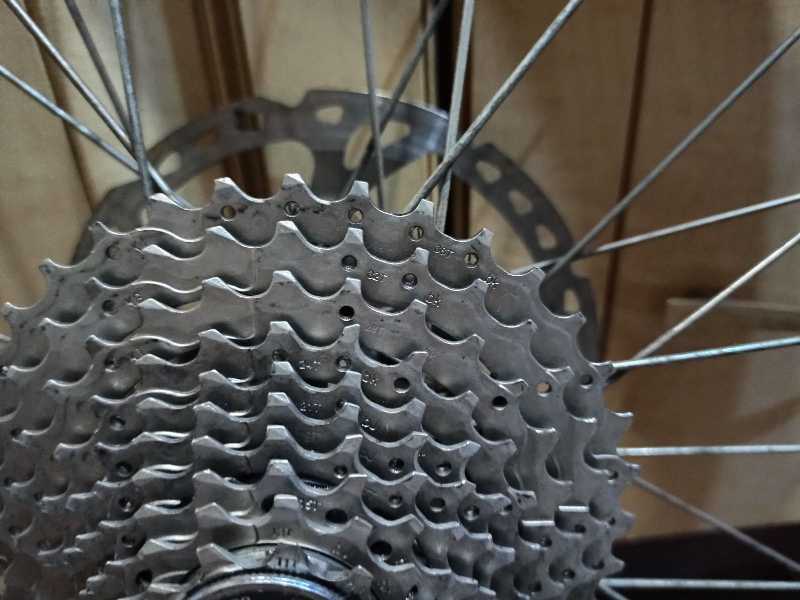 2 Кассеты 10 (ск.) и трещотка 7 (ск.) Shimano.