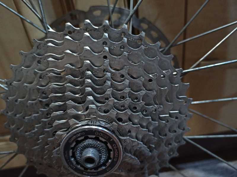 2 Кассеты 10 (ск.) и трещотка 7 (ск.) Shimano.
