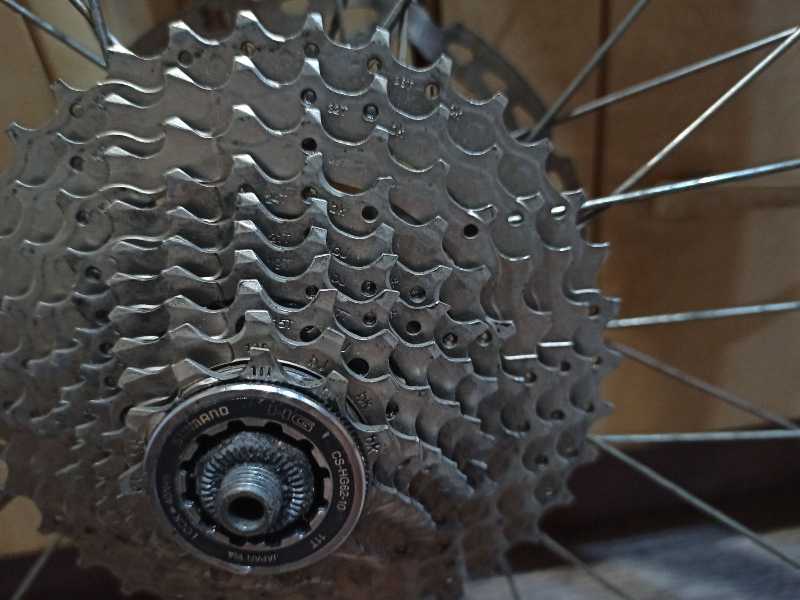 2 Кассеты 10 (ск.) и трещотка 7 (ск.) Shimano.
