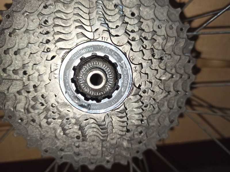 2 Кассеты 10 (ск.) и трещотка 7 (ск.) Shimano.