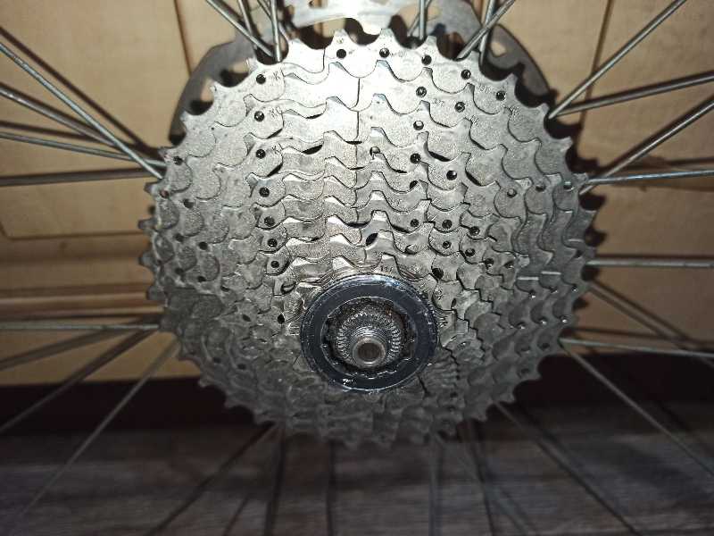 2 Кассеты 10 (ск.) и трещотка 7 (ск.) Shimano.