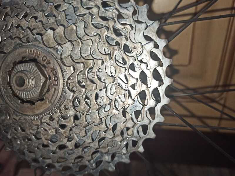 2 Кассеты 10 (ск.) и трещотка 7 (ск.) Shimano.