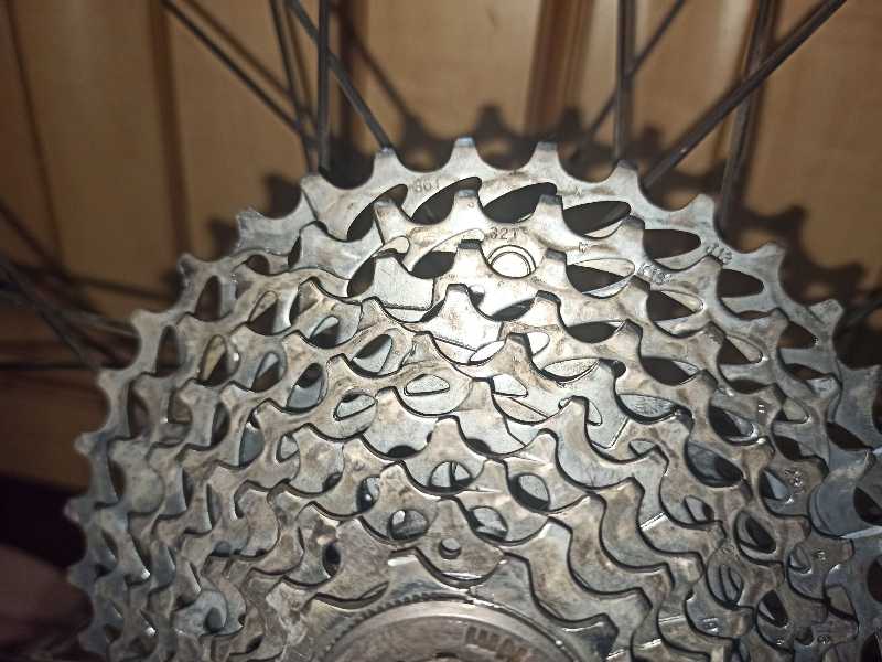 2 Кассеты 10 (ск.) и трещотка 7 (ск.) Shimano.