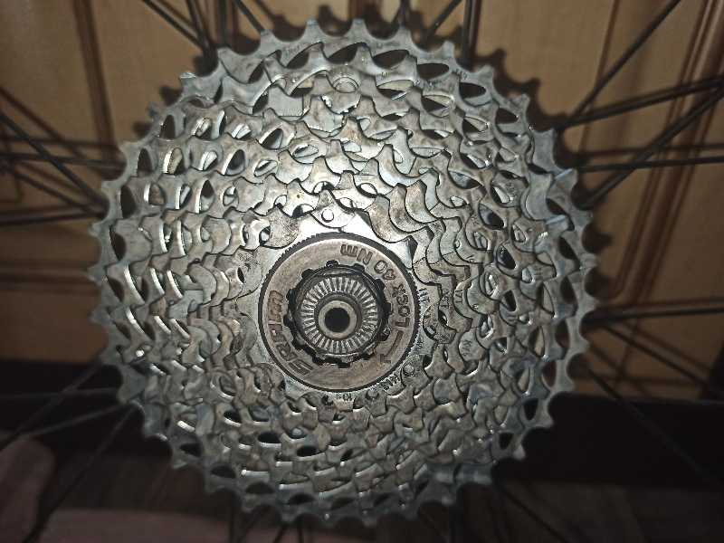 2 Кассеты 10 (ск.) и трещотка 7 (ск.) Shimano.