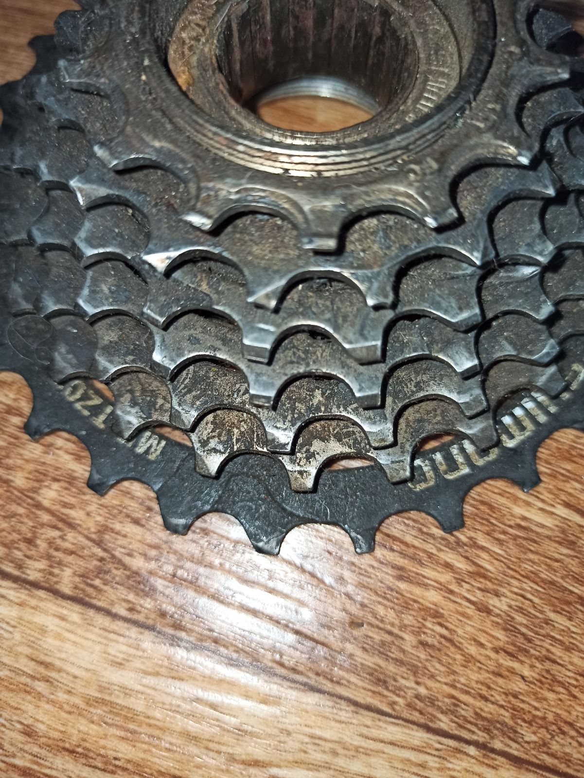 2 Кассеты 10 (ск.) и трещотка 7 (ск.) Shimano.