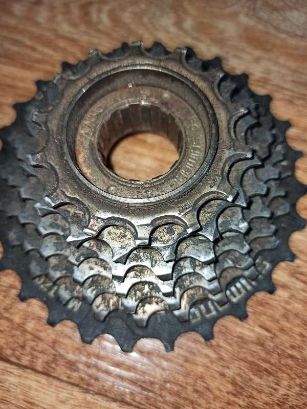 2 Кассеты 10 (ск.) и трещотка 7 (ск.) Shimano.