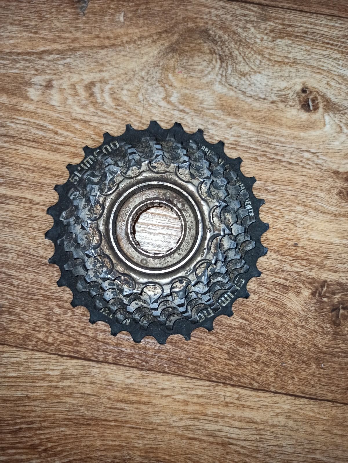 2 Кассеты 10 (ск.) и трещотка 7 (ск.) Shimano.