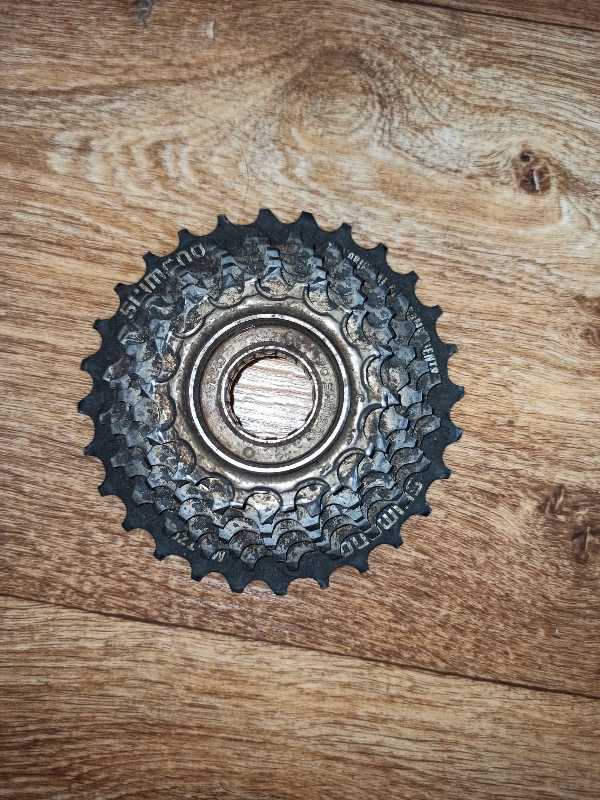 2 Кассеты 10 (ск.) и трещотка 7 (ск.) Shimano.