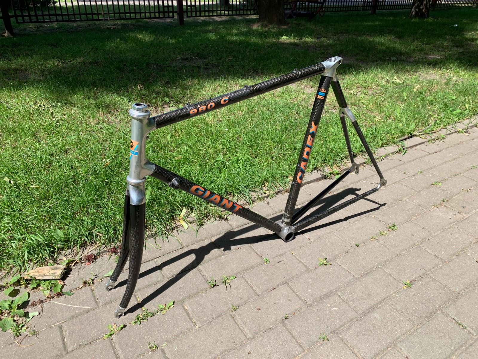Карбоновая рама Giant Cadex 980c, вилка Kinesis, рулевая Shimano