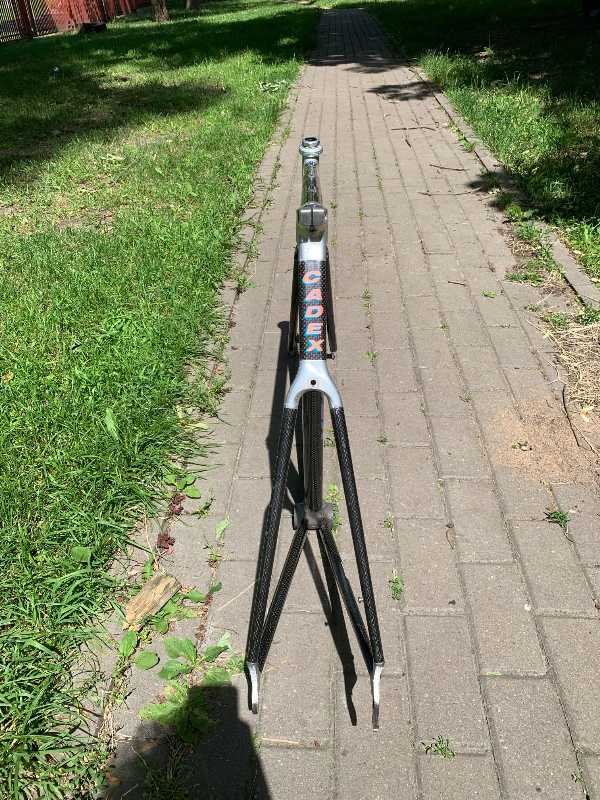 Карбоновая рама Giant Cadex 980c, вилка Kinesis, рулевая Shimano