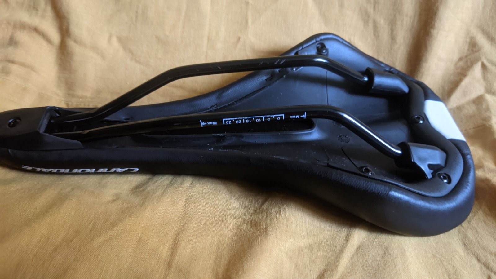 Седло Cannondale ( Cionlli ) , размер 28 на 16 см , новое .