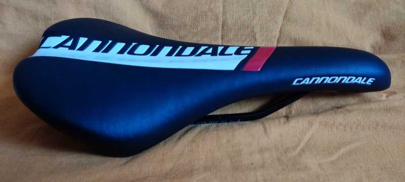 Седло Cannondale ( Cionlli ) , размер 28 на 16 см , новое .