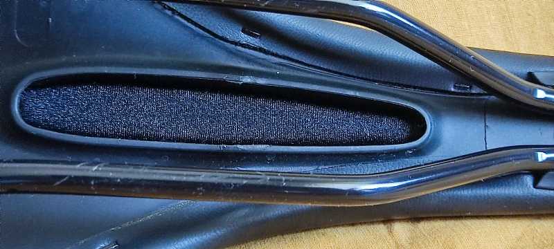 Седло Cannondale ( Cionlli ) , размер 28 на 16 см , новое .