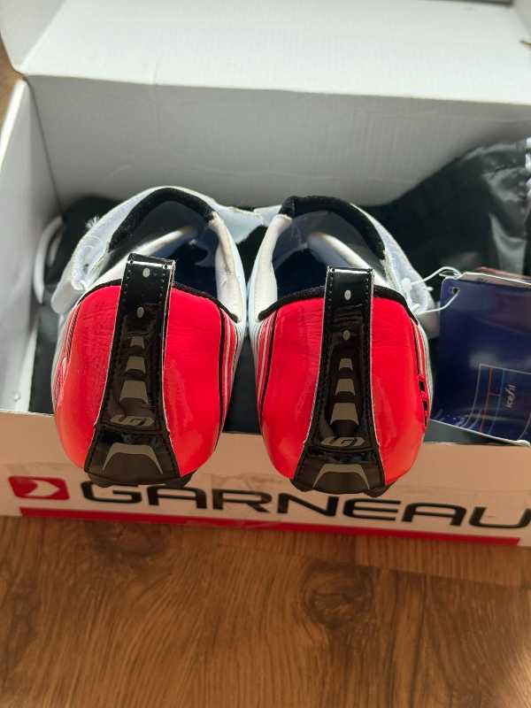 Louis Garneau Tri-400. 42 EU.