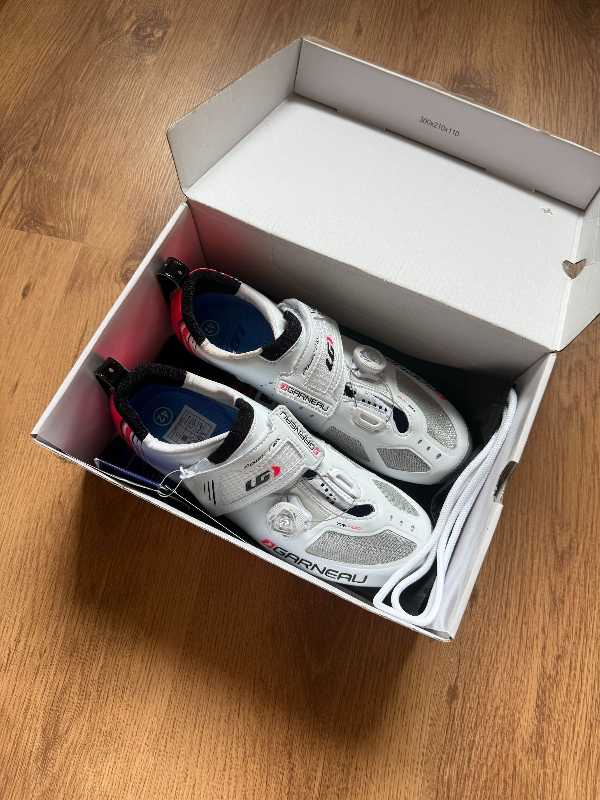 Louis Garneau Tri-400. 42 EU.