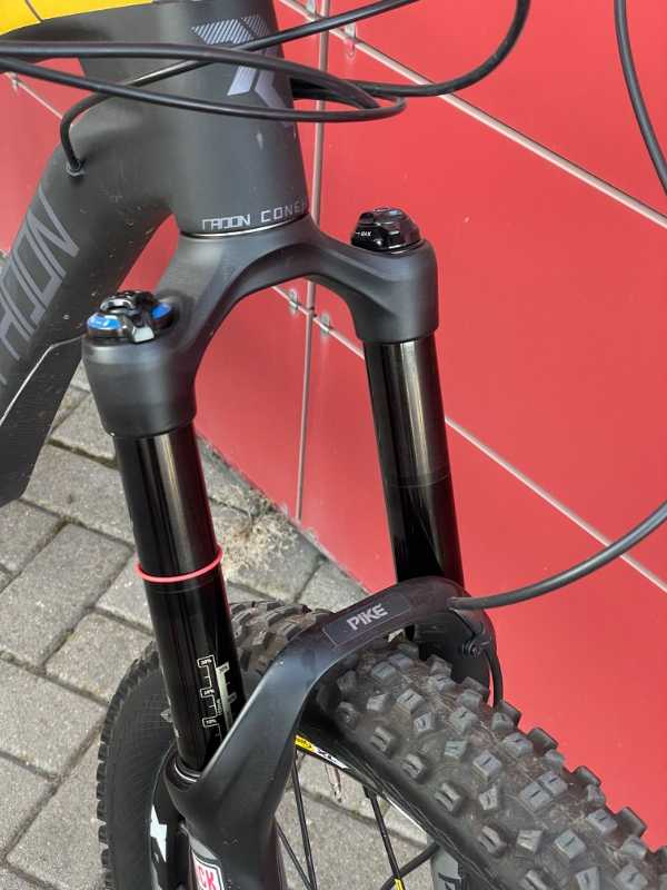 Radon Slide 160 Carbon 9.0