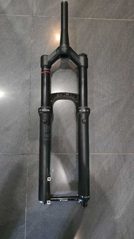 Вилка RockShox Lyric Select+ 150 мм