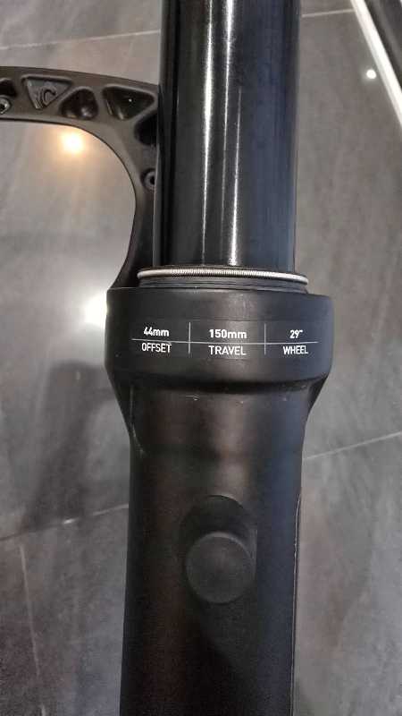 Вилка RockShox Lyric Select+ 150 мм