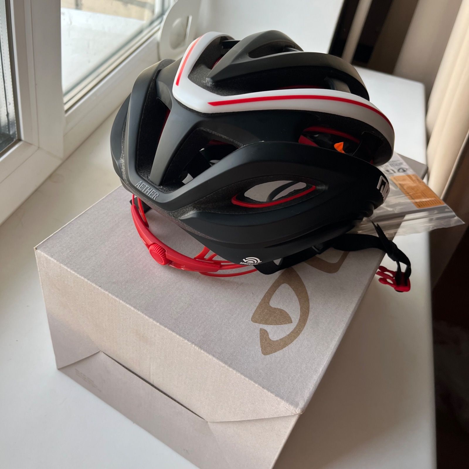Шлем Giro Aether MIPS M