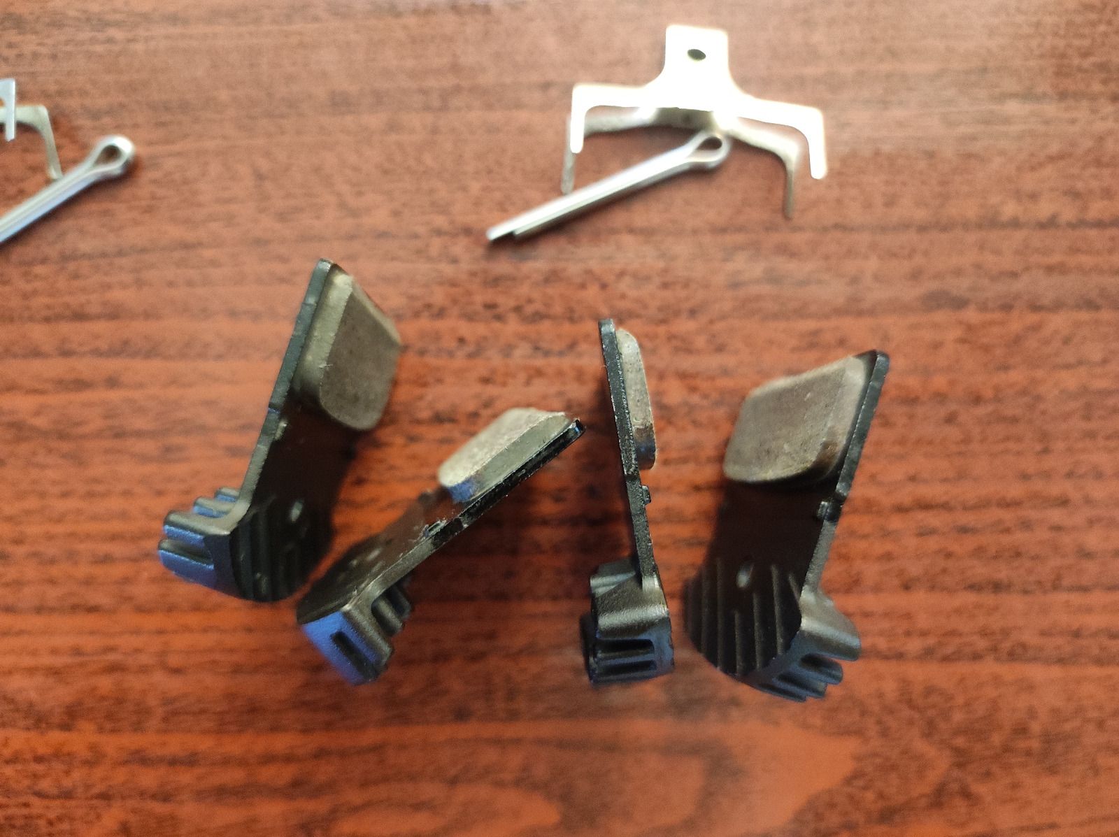 Тормозные колодки SHIMANO J05A-RF RESIN Немного б/у