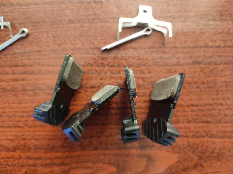 Тормозные колодки SHIMANO J05A-RF RESIN Немного б/у