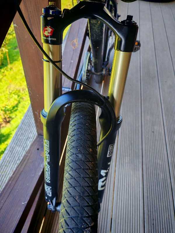 Вилка воздушная Rock shox