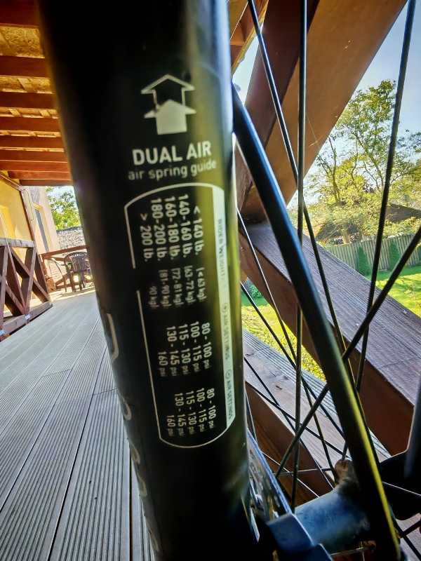 Вилка воздушная Rock shox