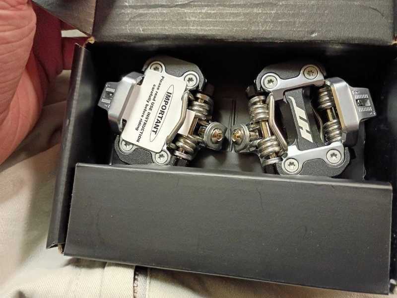 Новые контактные HT Components M2 Leopard-M XC черные, дешевле чем bike24