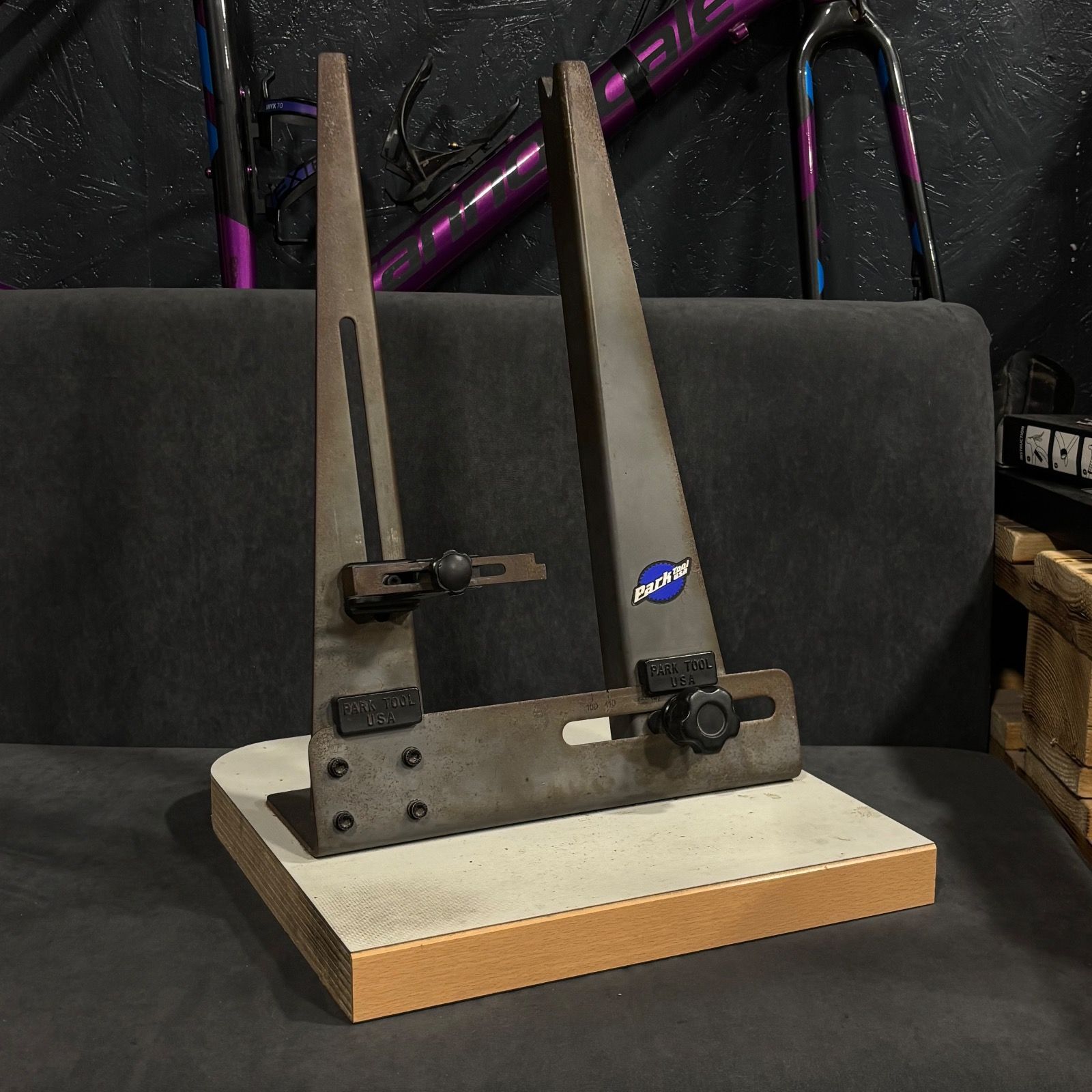 Park tool олдовый станок/стенд для сборки и правки колес