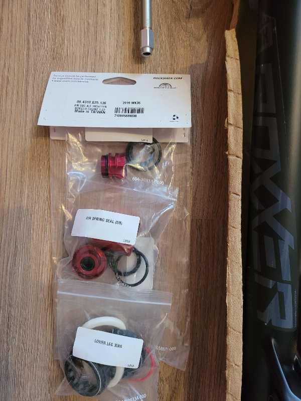 Вилка Rockshox Boxxer 2023г 180 и 200мм пружины, ремка 200ч, вынос