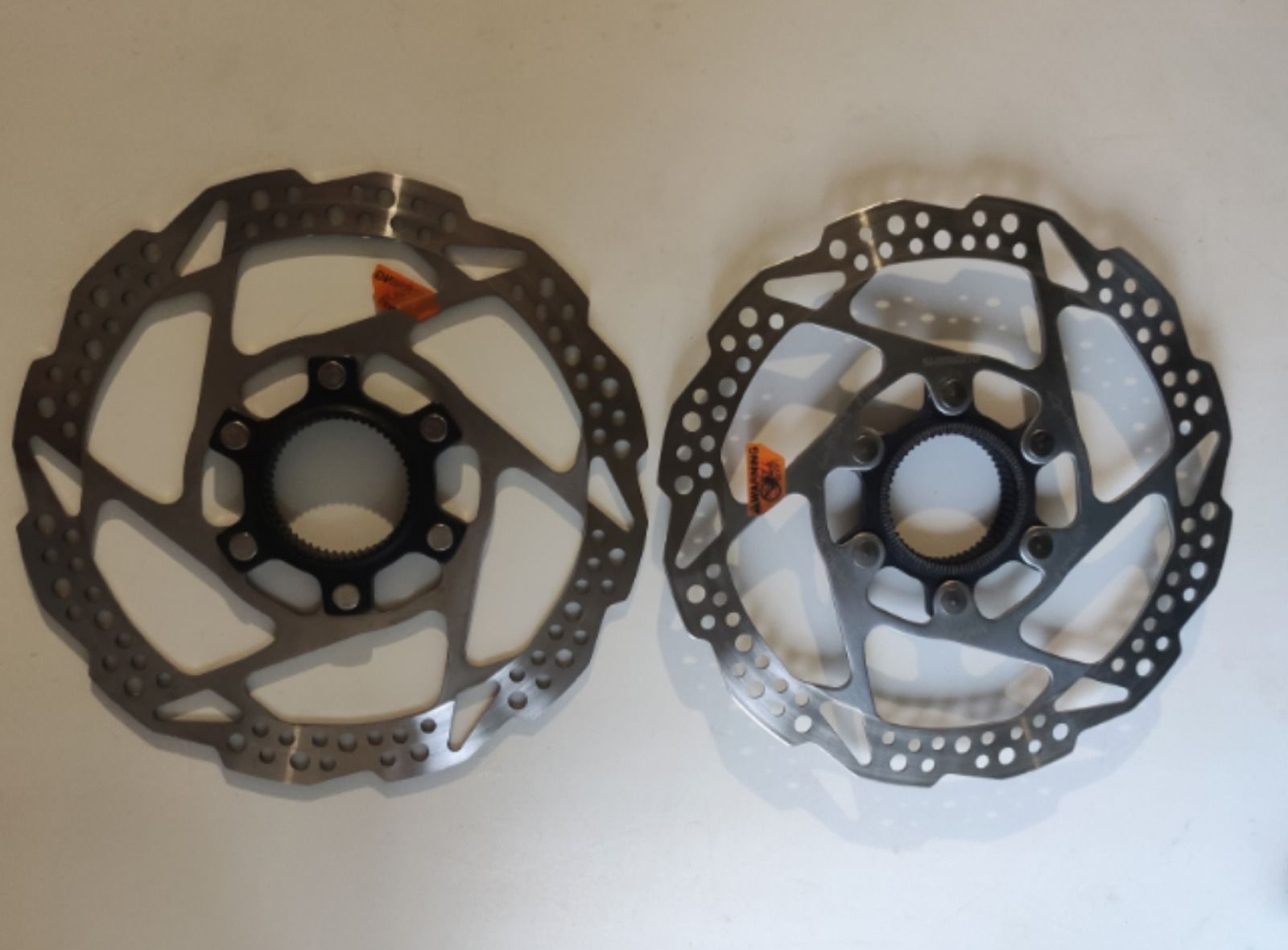 Роторы пара 160 мм: Shimano Deore SM-RT56 под 6 болтов и SM-RT54 Center-Lock