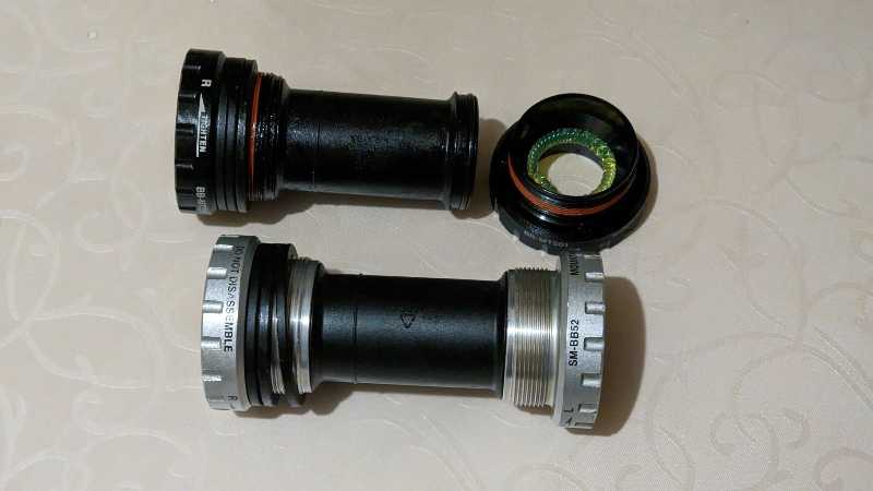 Две каретки Shimano Deore Hollowtech II под 24 вал