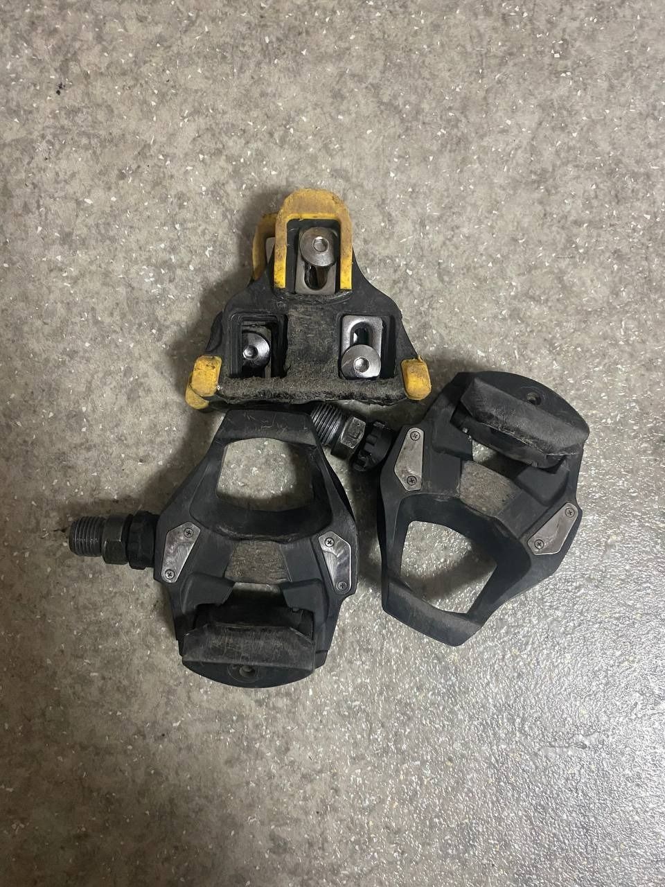 контактные педали shimano rs500 с шипами (шипы бу сезон)