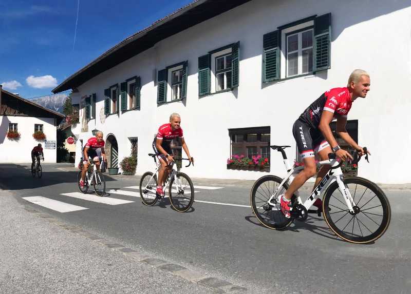 Профессиональный велосипед Trek Madone 9 - карбон