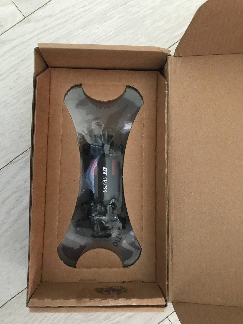 Втулка передняя DT SWISS 240 Straightpull 6B Front Hub Black 28H/15 x 110 mm