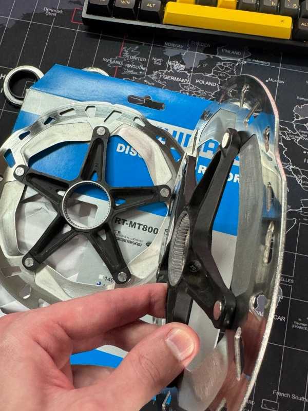 Тормоза Shimano SLX BR-M7120, 4х поршневые, servo wave, ротора RT-MT800 180mm CL, колодки новые N04C + N03A