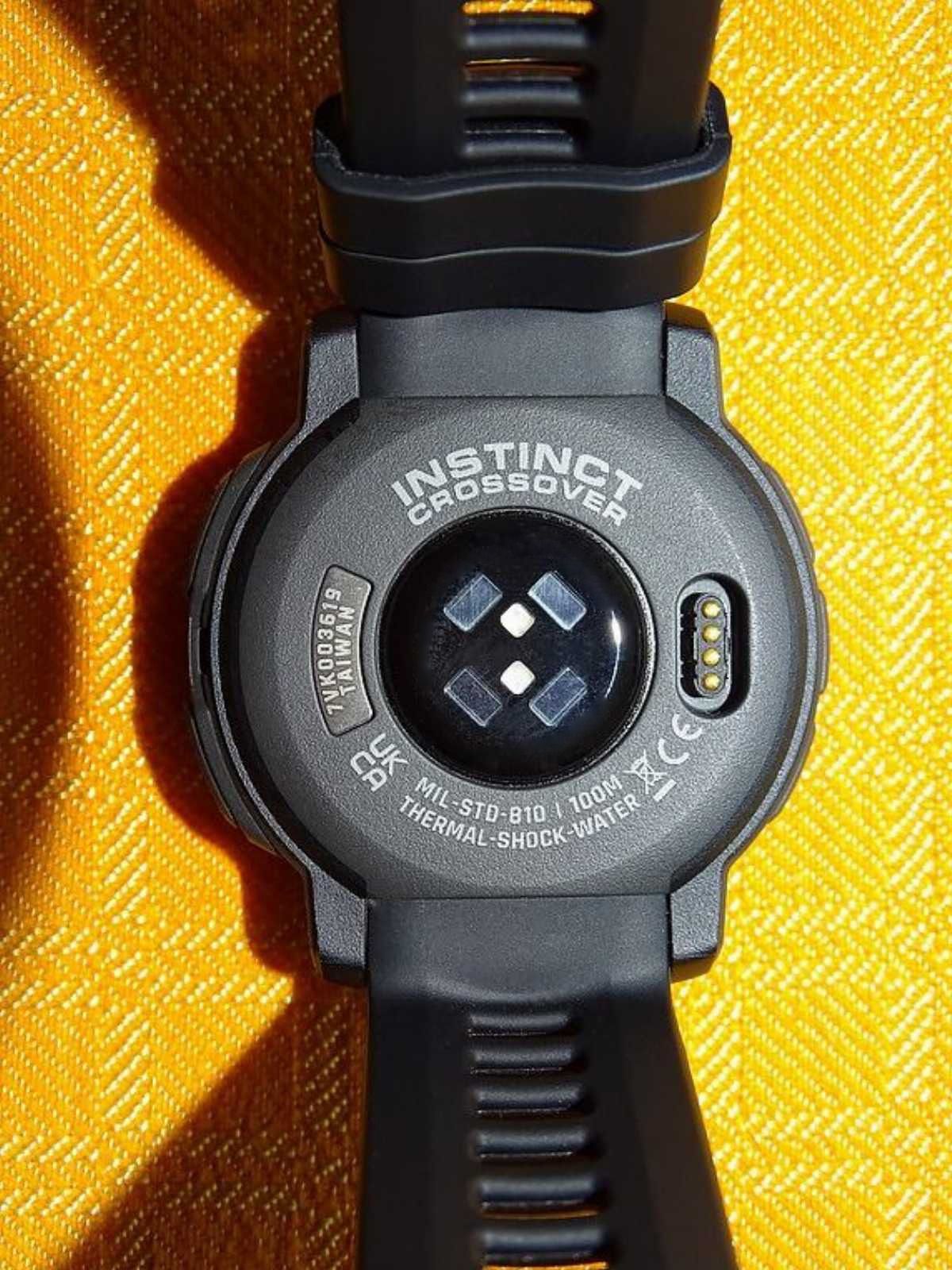 Cпортивно-туристические гибридные часы Garmin