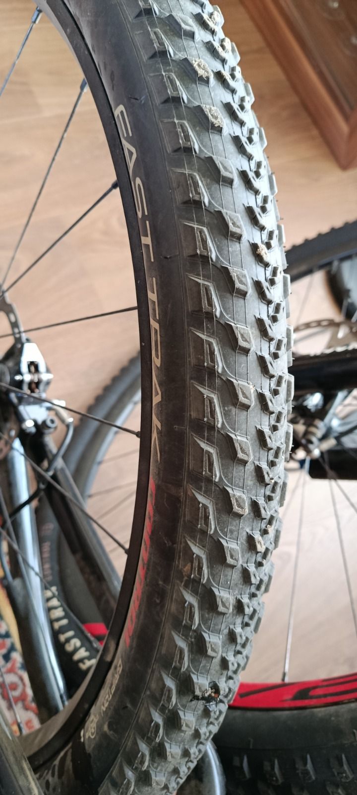 Пара specialized fast track control gripton 29*2.3 tlr 200р.