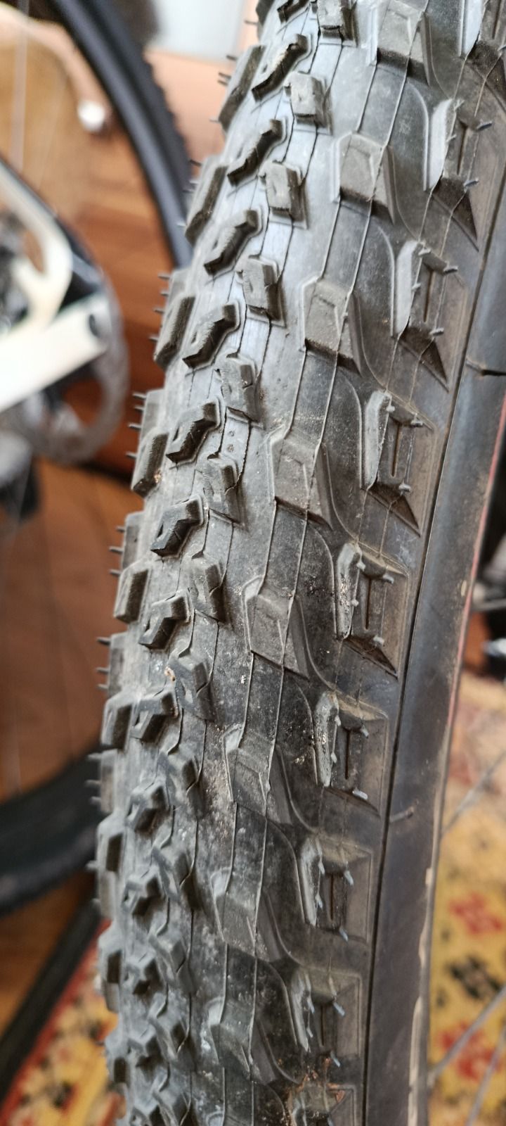 Пара specialized fast track control gripton 29*2.3 tlr 200р.