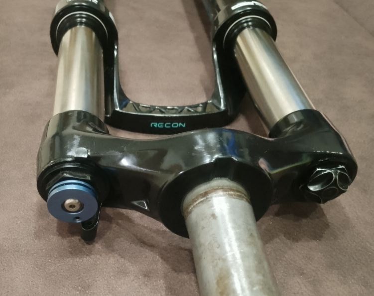 Вилка Rockshox TK Silver Solo Air 100-120mm, под колеса 27.5 дюйма, эксцентрик