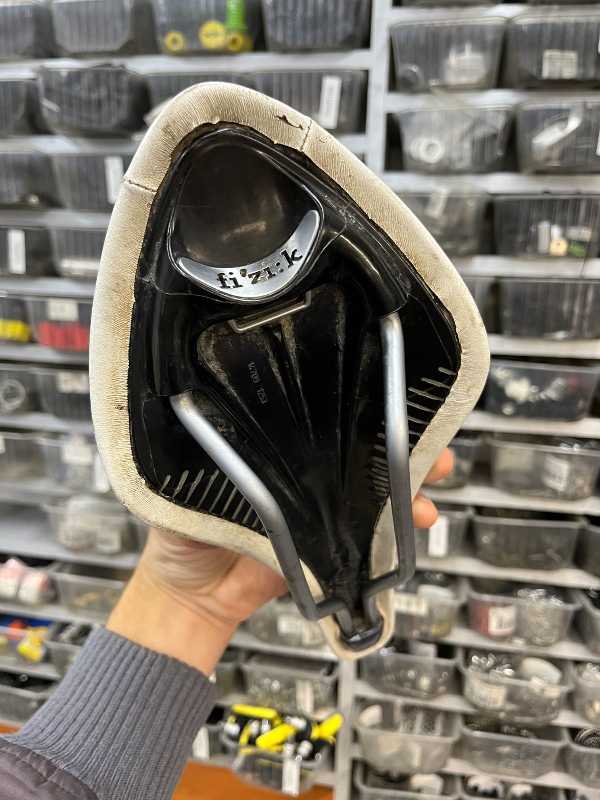 Седло FIZIK ARIONE белое