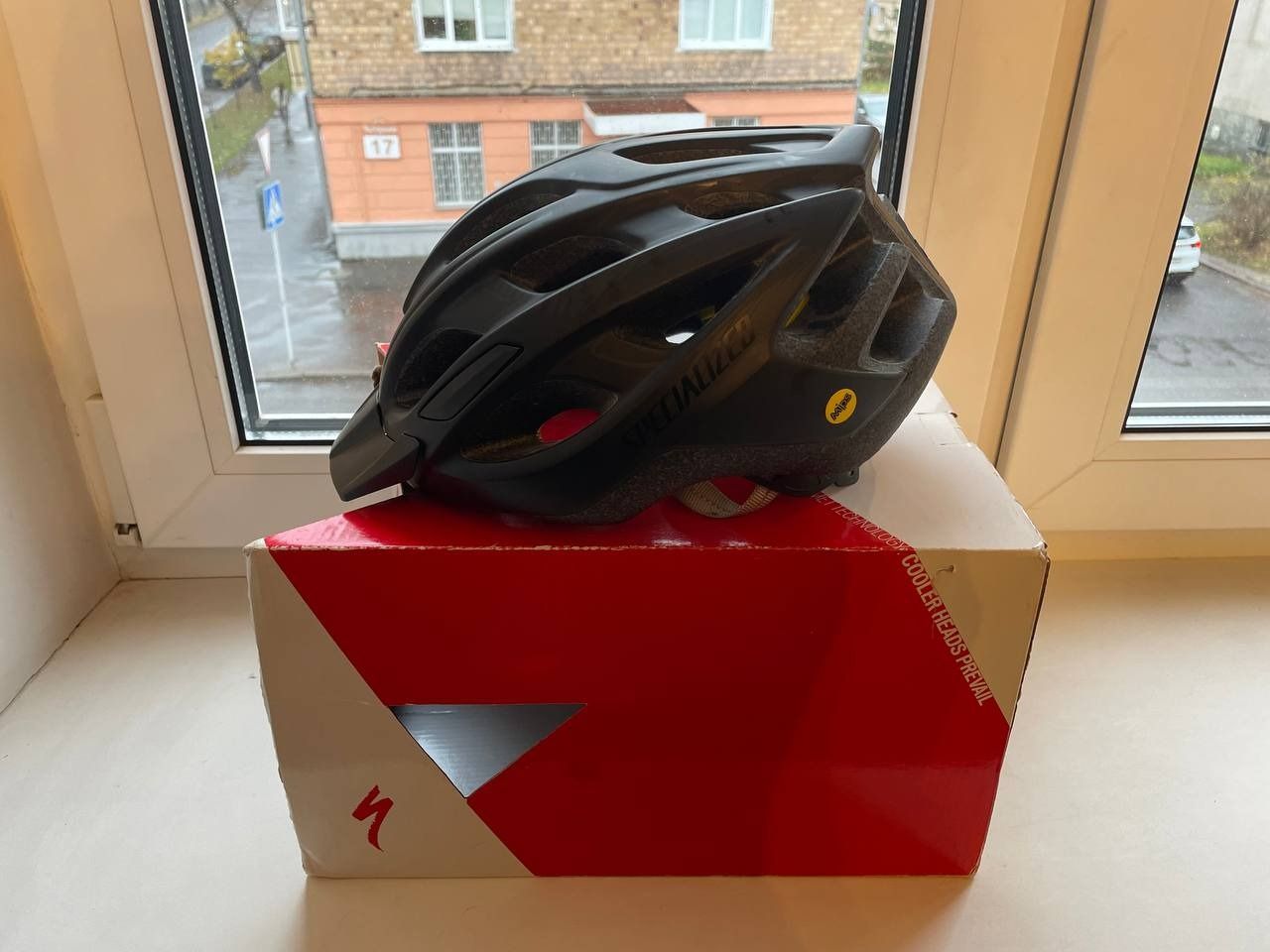 Шлем Specialized