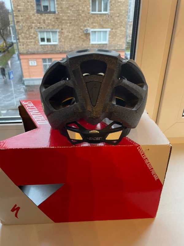 Шлем Specialized